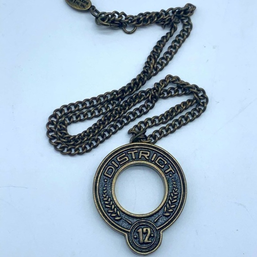 LION’S GATE Hunger Games Catching Fire District 12 necklace